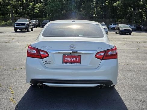 Used 2016 Nissan Altima 2.5 SL w/ 2.5 Technology Package FWD image 4