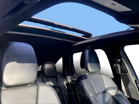 Used 2017 Porsche Cayenne Platinum Edition image 26