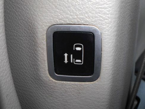 Certified 2018 Chrysler Pacifica Limited FWD image 27