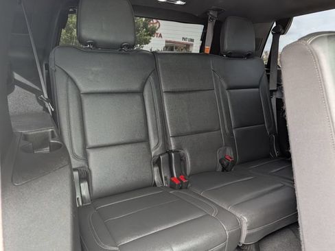 Used 2022 Chevrolet Tahoe Z71 w/ Luxury Package AWD/4WD image 29