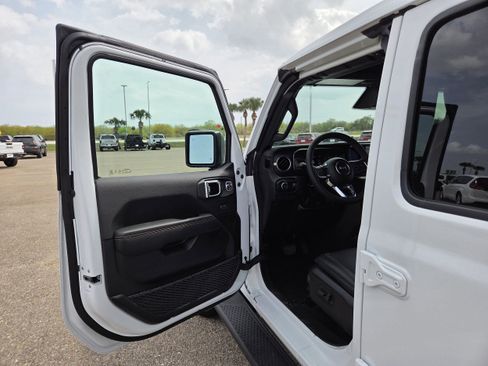 New 2026 Jeep Wrangler Unlimited Sahara AWD/4WD image 12