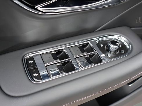 New 2025 Bentley Flying Spur Plug-In Hybrid image 11