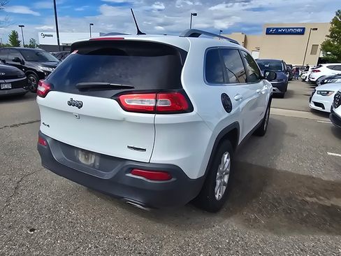 Used 2015 Jeep Cherokee Latitude AWD/4WD image 6