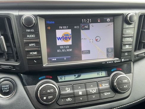 Used 2018 Toyota RAV4 XLE AWD/4WD image 16