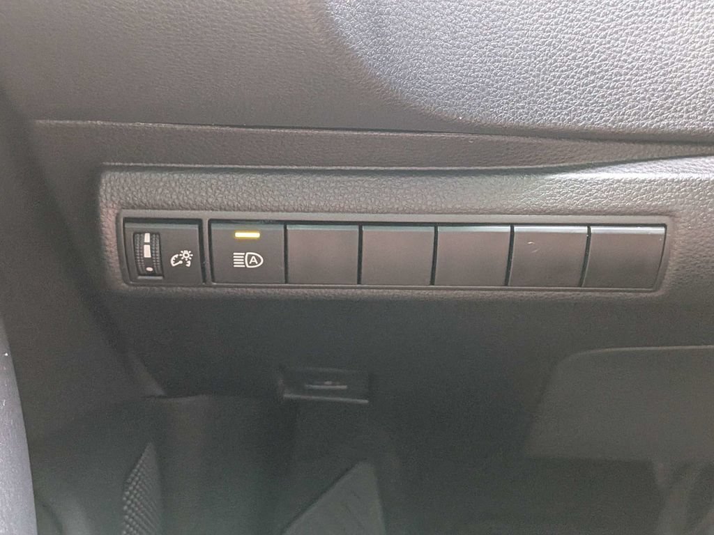 Used 2025 Toyota Corolla LE FWD image 27