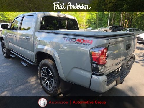 Used 2020 Toyota Tacoma TRD Sport w/ TRD Premium Sport Package AWD/4WD image 10