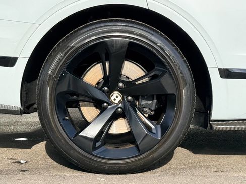 Used 2019 Bentley Bentayga image 11