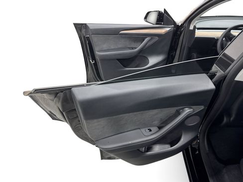 Certified 2023 Tesla Model Y Long Range AWD/4WD image 10