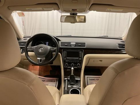 Used 2015 Volkswagen Passat TDI SEL Premium image 34