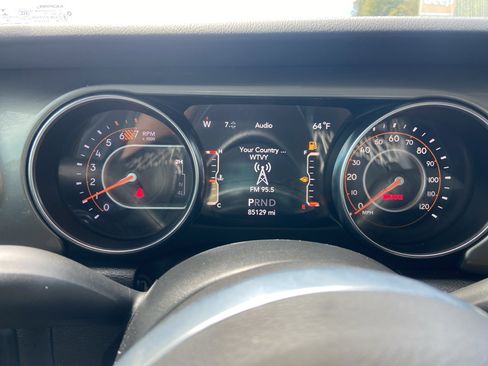 Used 2020 Jeep Wrangler Unlimited Sahara image 15