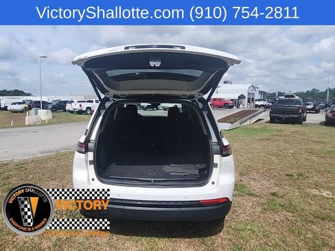 Used 2023 Jeep Grand Cherokee Limited w/ Luxury Tech Group II AWD/4WD image 35