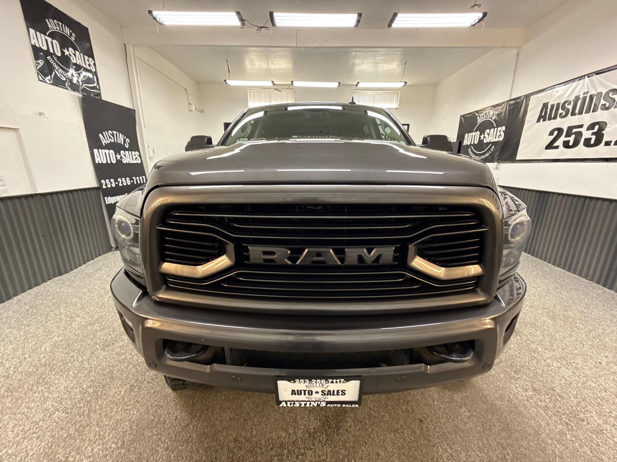 Used 2018 RAM 3500 Laramie w/ Sport Appearance Group AWD/4WD image 5