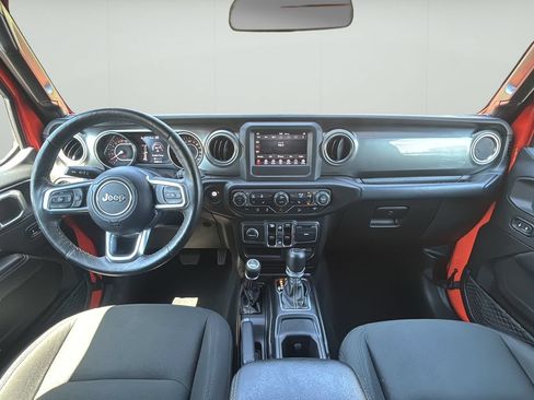 Used 2019 Jeep Wrangler Unlimited Sahara w/ LED Lighting Group AWD/4WD image 20