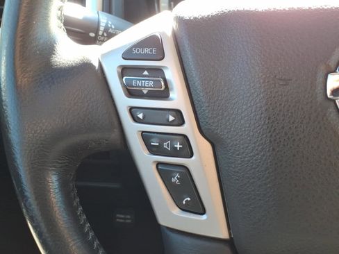 Used 2019 Nissan Titan SV w/ SV Convenience Package AWD/4WD image 17
