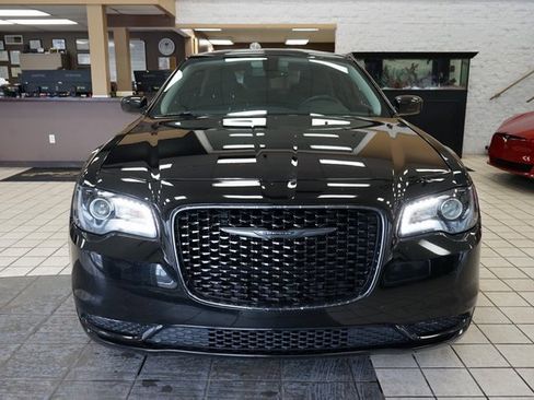 Used 2021 Chrysler 300 Touring w/ Sport Appearance Package image 18