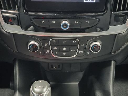 Used 2019 Chevrolet Traverse RS FWD image 21