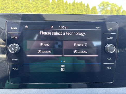 Used 2025 Volkswagen Jetta SE FWD image 26