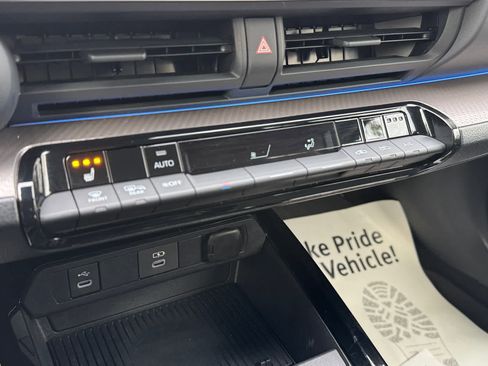 Used 2023 Toyota Prius XLE image 21