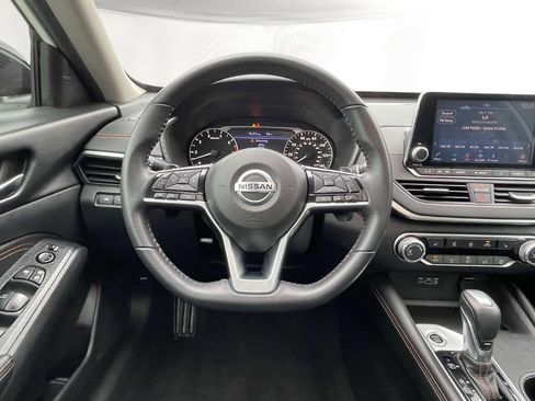 Used 2020 Nissan Altima 2.5 SR w/ Premium Package FWD image 13