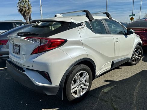 Used 2020 Toyota C-HR LE image 4