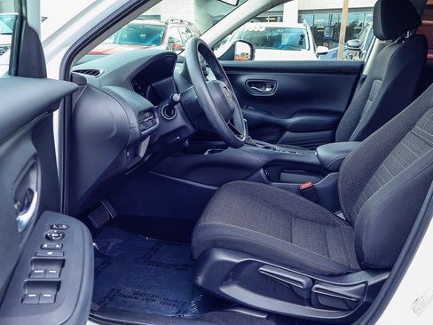 Used 2024 Honda HR-V LX image 2