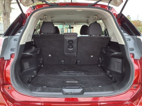 Used 2016 Nissan Rogue SV image 8