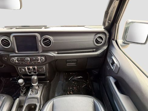 Used 2020 Jeep Wrangler Unlimited Sahara image 18