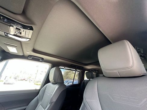 Used 2025 Lexus GX 550 image 23