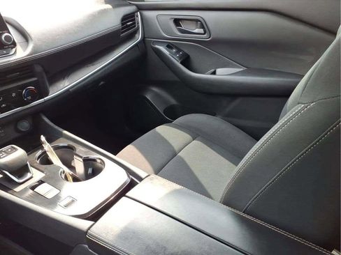 Used 2025 Nissan Rogue S FWD image 12