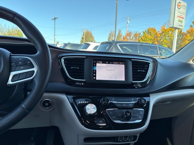 Used 2023 Chrysler Voyager LX FWD image 21