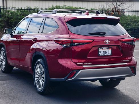 Used 2023 Toyota Highlander Platinum image 5