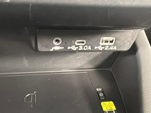 Used 2025 Subaru Forester Premium image 28