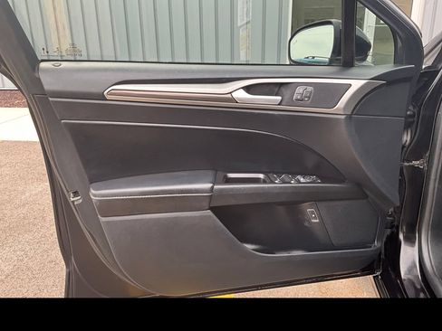 Used 2020 Ford Fusion SEL FWD image 23