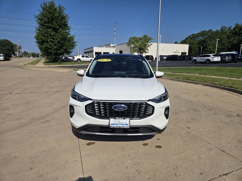 Used 2024 Ford Escape Platinum w/ Class II Trailer Tow Package AWD/4WD image 7