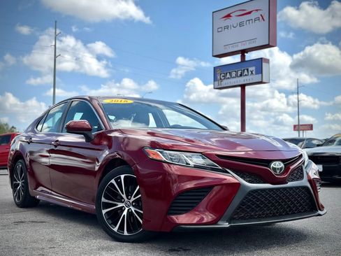 Used 2018 Toyota Camry SE w/ Convenience Package image 1
