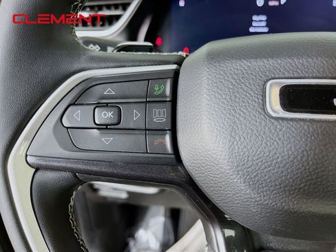 Used 2023 Jeep Grand Cherokee Altitude AWD/4WD image 15