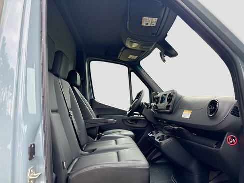 Used 2024 Mercedes-Benz Sprinter 4500 image 27