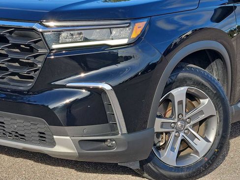 Used 2025 Honda Pilot EX-L image 11
