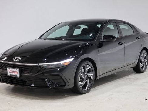 Used 2025 Hyundai Elantra Sport FWD image 3