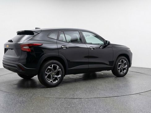 Used 2025 Chevrolet Trax LT image 9