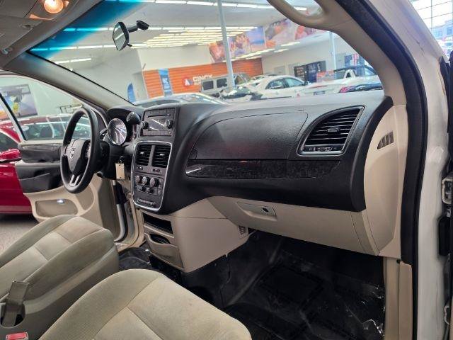 Used 2016 Dodge Grand Caravan SE w/ Quick Order Package 29E SE FWD image 9