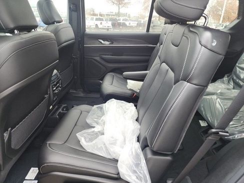 New 2025 Jeep Grand Cherokee L Limited image 21