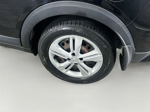 Used 2023 Nissan Kicks S image 11