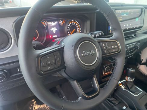 Used 2025 Jeep Wrangler Sport S image 28