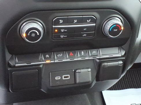 Used 2022 Chevrolet Silverado 1500 Custom image 17