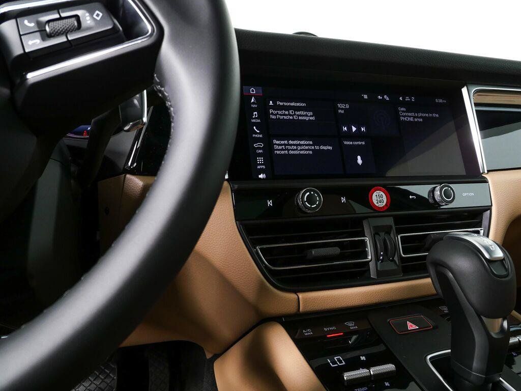 Certified 2026 Porsche Macan AWD/4WD image 12