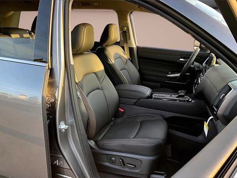 New 2025 Nissan Pathfinder SL image 11