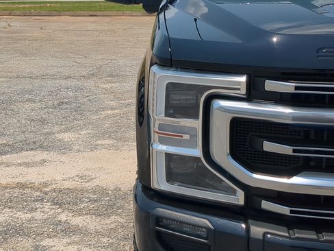 Certified 2022 Ford F250 Platinum w/ FX4 Off-Road Package AWD/4WD image 8