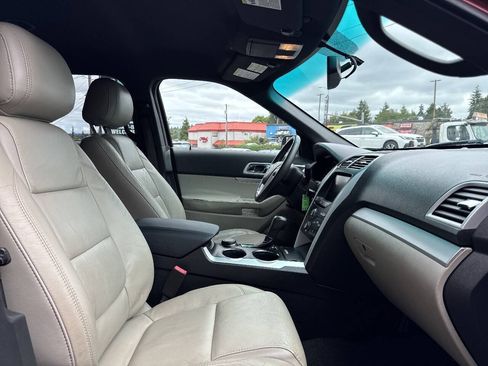 Used 2014 Ford Explorer XLT w/ Equipment Group 202A AWD/4WD image 15