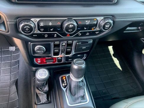 Used 2024 Jeep Gladiator Mojave w/ Safety Group AWD/4WD image 35